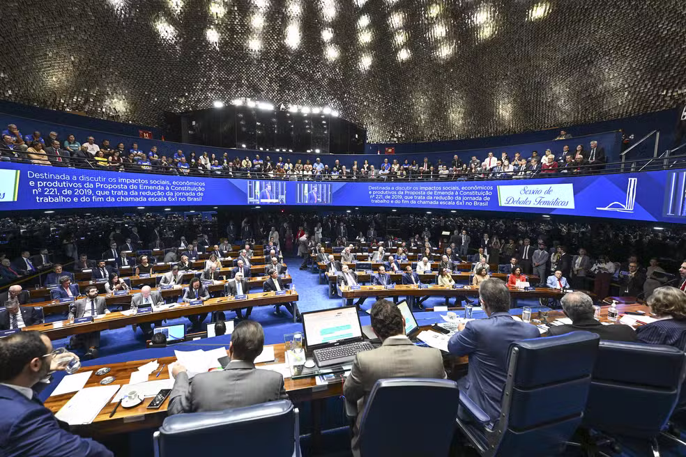 Senado aprova PEC do fim da Escala 6x1