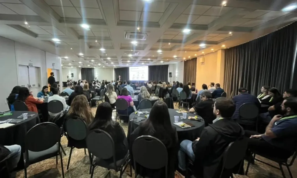 "Encontro de Agentes de Autogestão" inicia em Maringá, com 100 participantes