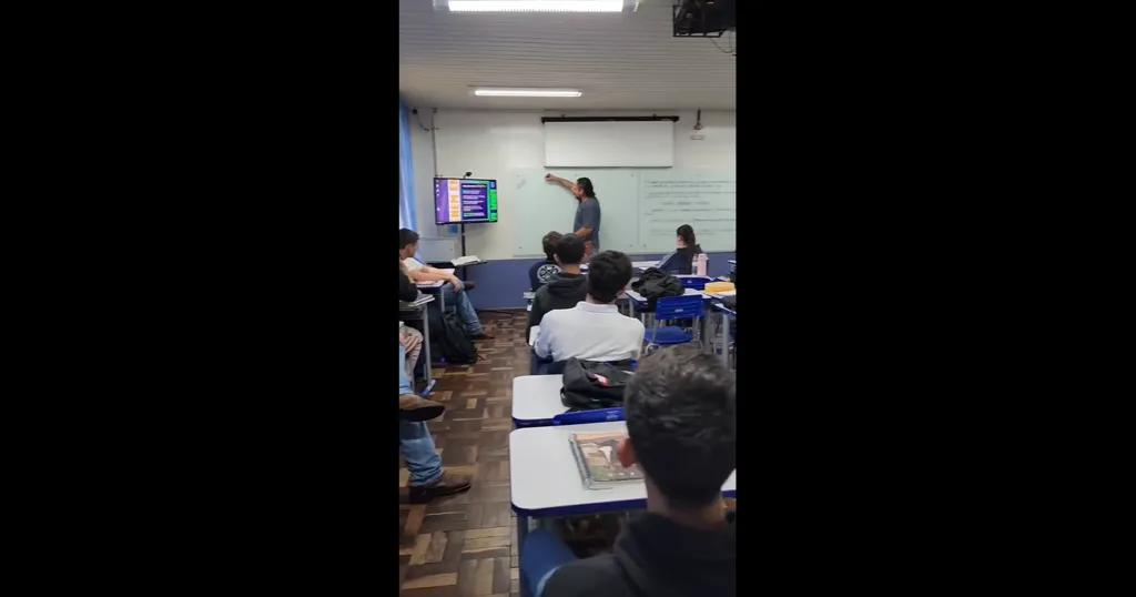 Cooperativas-Escola são tema de destaque na Revista "Paraná Cooperativo" de outubro