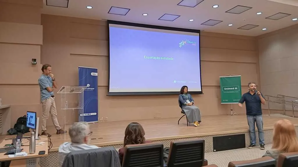 Entenda como foi o formato do Workshop "Olhar para Crises", desenvolvido pela Escola de Criatividade no "ComunicaCoop 2026"