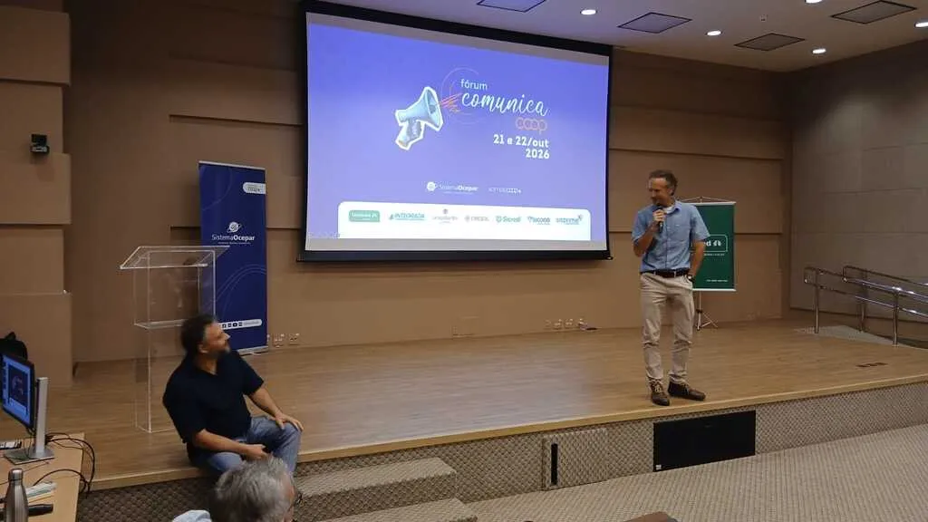 Workshop ministrado pela Escola de Criatividade, no 1º dia do "ComunicaCoop 2026", cumpre objetivo